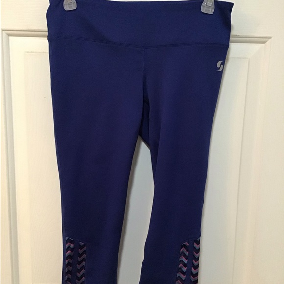 SOFFE LOW RISE CAPRI WORK OUT YOGA PANTS EUC S - Picture 2 of 4